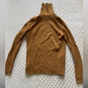 100% cashmere Women's Tan Turtleneck Sweater
